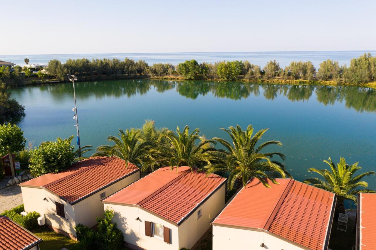 Village Lake Placid Silvi Marina Exterior photo