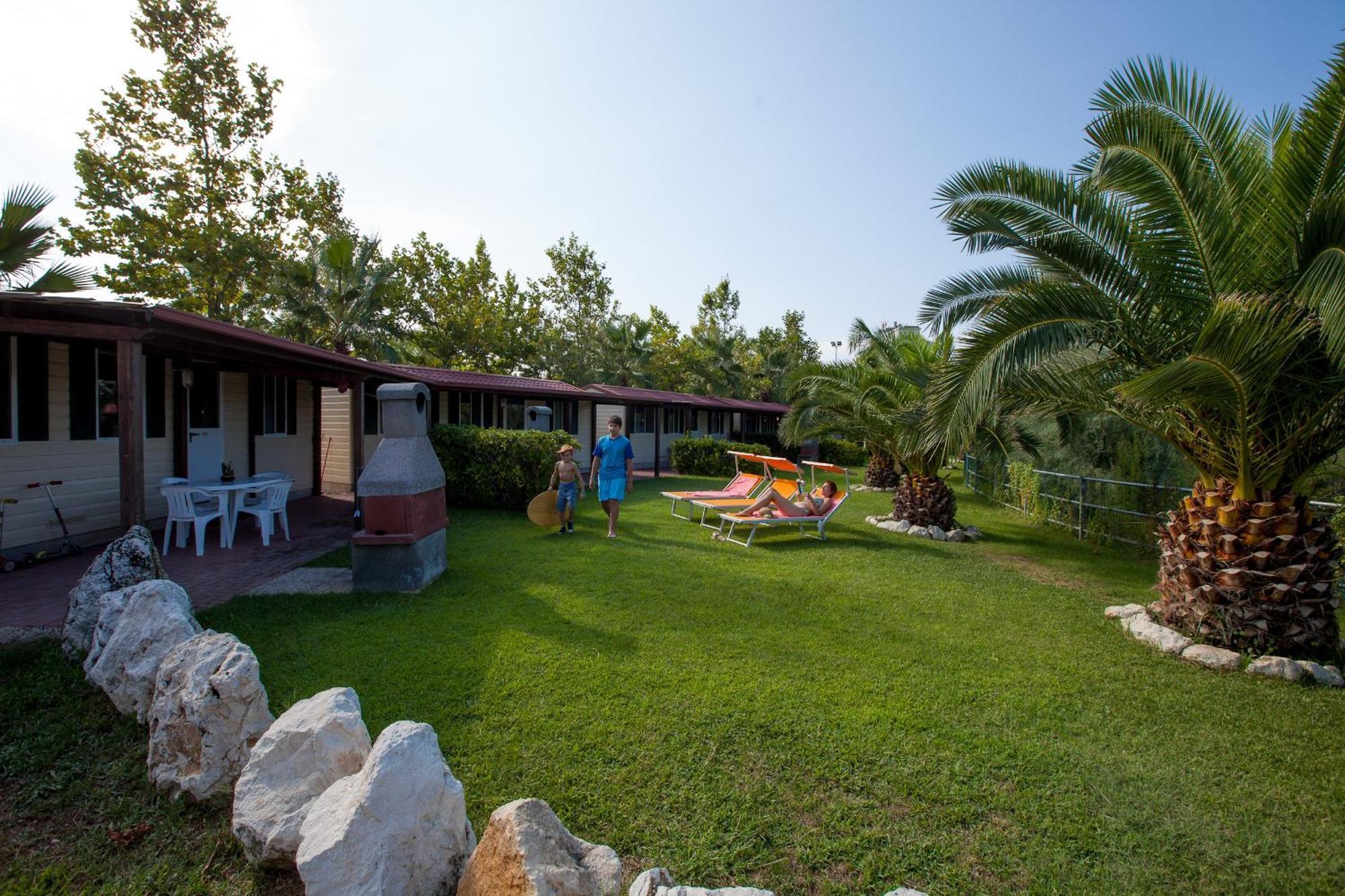 Village Lake Placid Silvi Marina Exterior photo